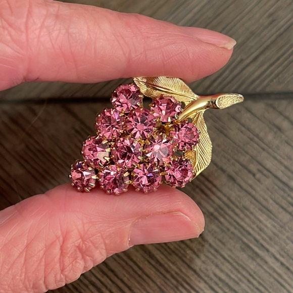 Vintage Pink Rhinestone Fruit or Grape Cluster Pin - Picture 12 of 14
